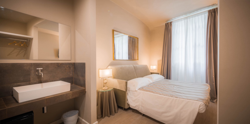 Superior Guelfa Annex Double room (full double bed)
