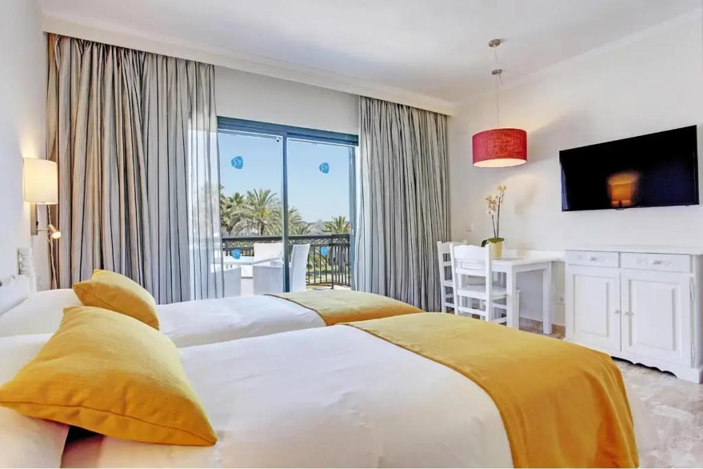 Double Studio (twin beds)