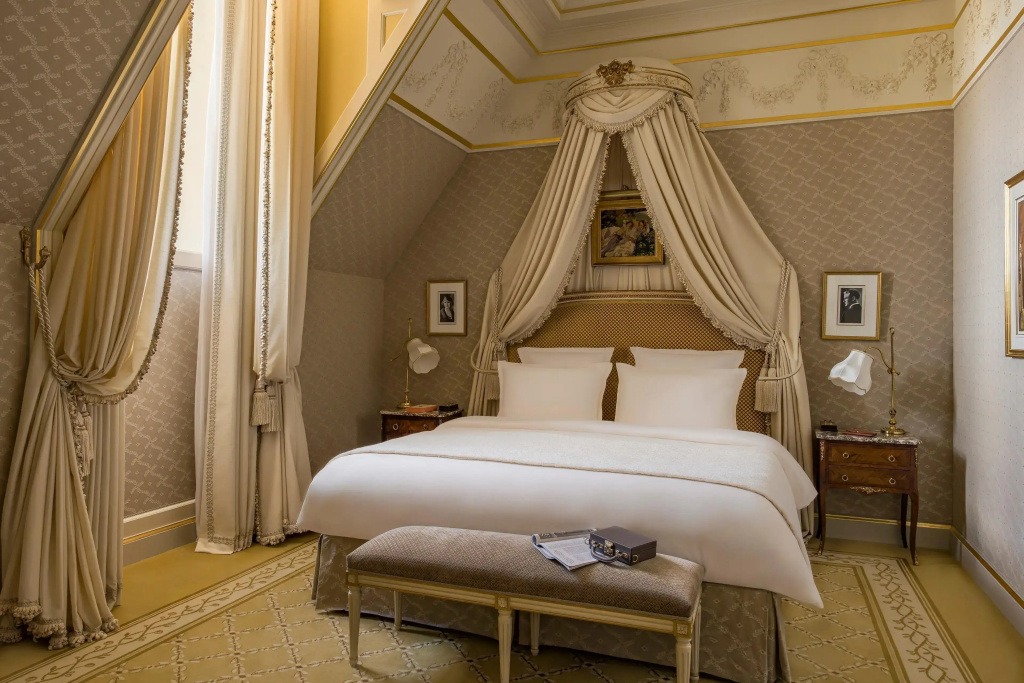 F. Scott Fitzgerald Double Suite (full double bed)