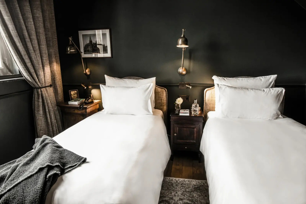 Letter Double room (twin beds)