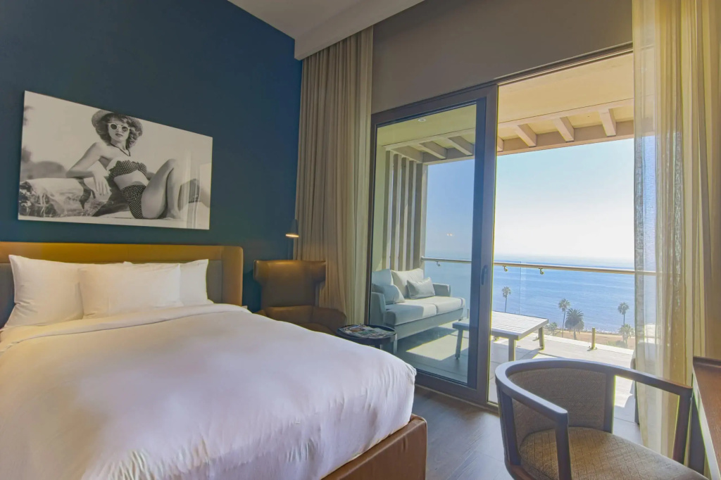 Premium Double room with mountain view (full double bed)