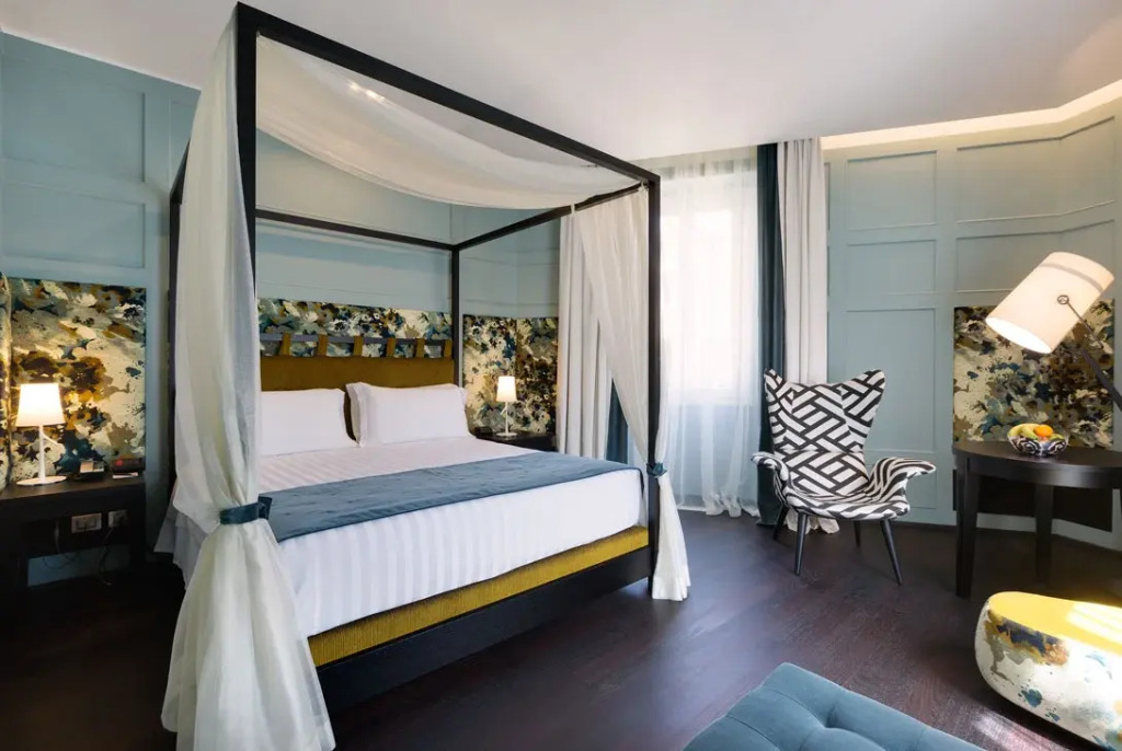 Royal Double Suite full double bed