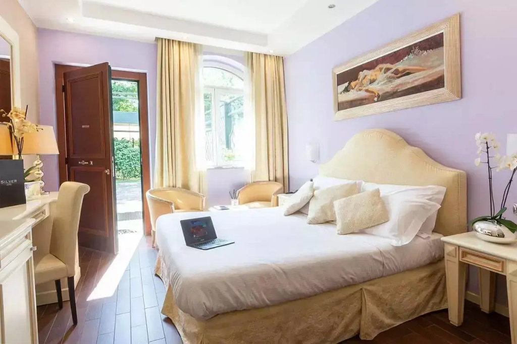 Double room (full double bed)