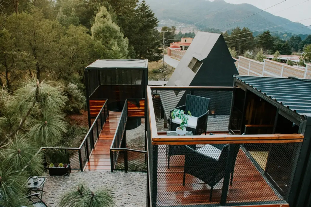 Jacuzzi Round House with mountain view