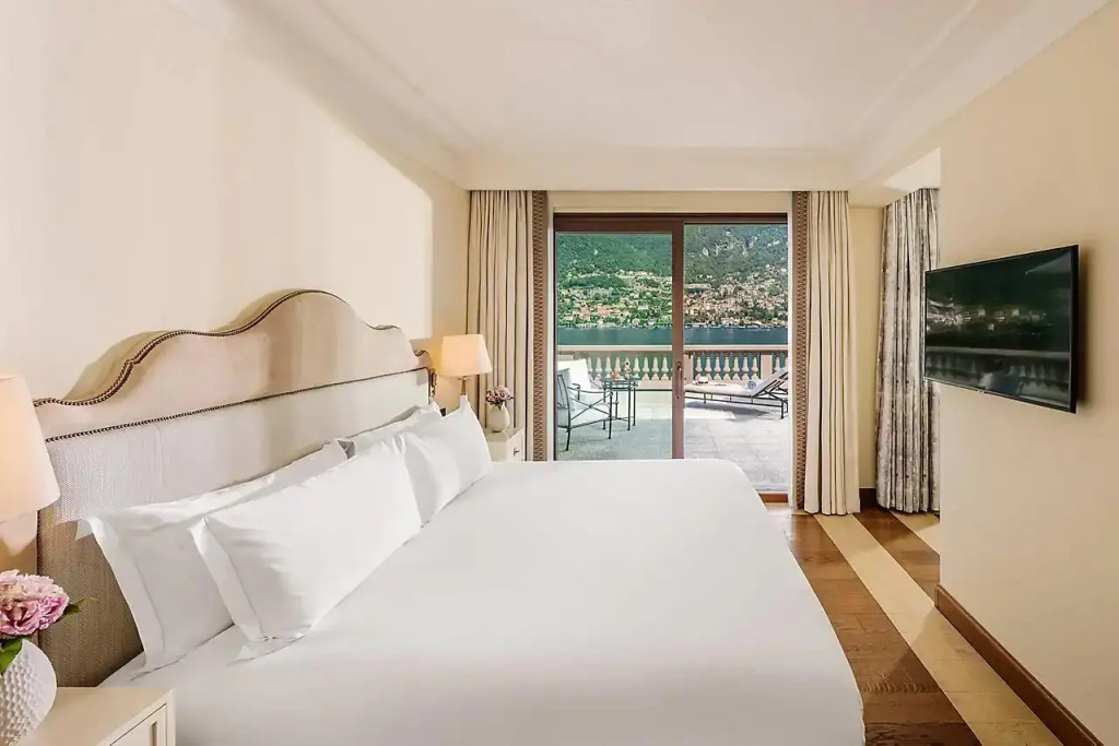 Panoramic Double Suite with terrace (full double bed)