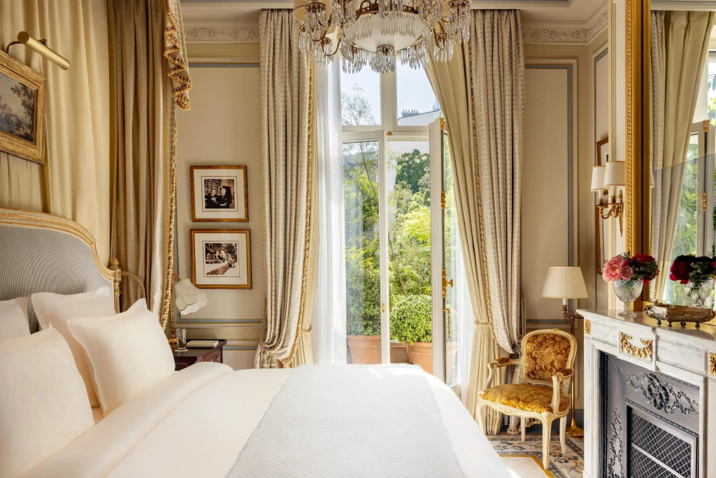 Ernest Hemingway Double Suite (full double bed)