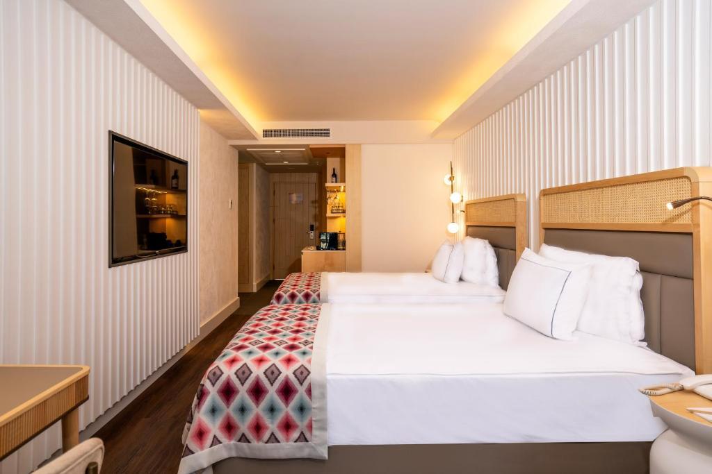 Lara Barut Collection image rooms