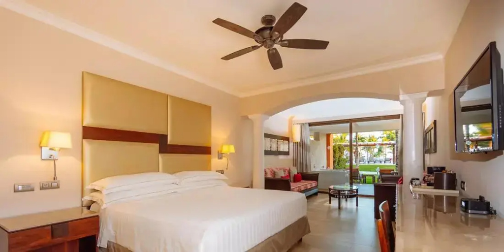 Premium Level Quadruple Junior Suite oceanfront