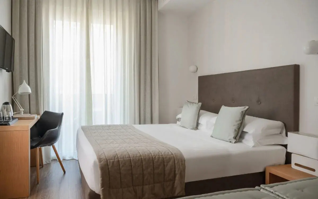 W-Dream Double room (full double bed)