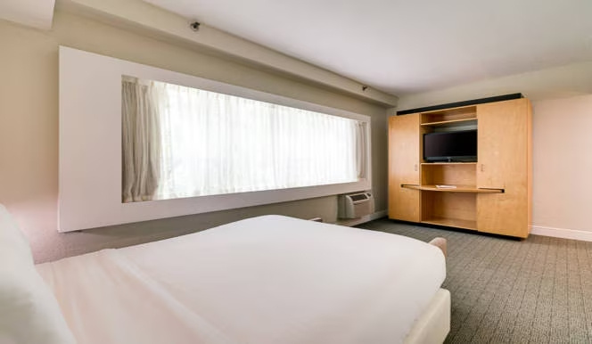 Crest Hotel Suites - Chambres
