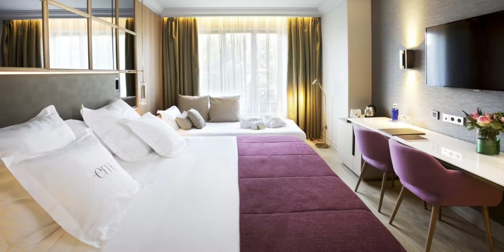 Premium Double room with balcony (full double bed)