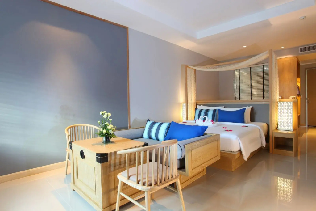 Double Pool Suite (full double bed)