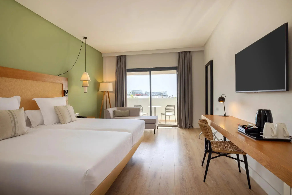 Superior Double room with pool view (full double bed)
