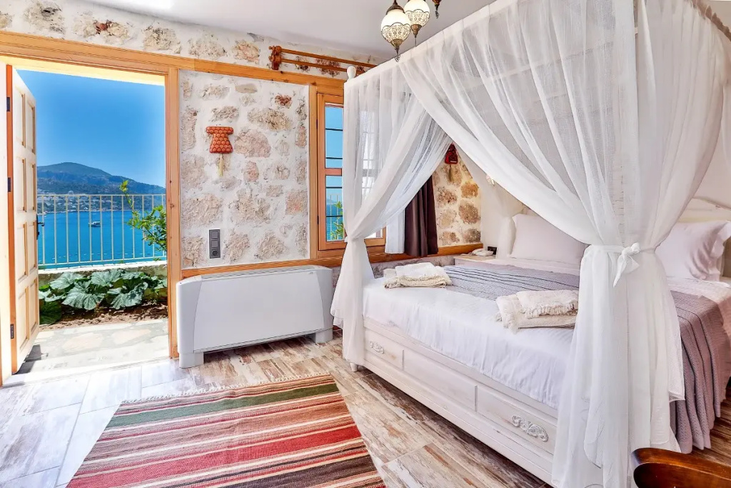 Peony Double room (full double bed)