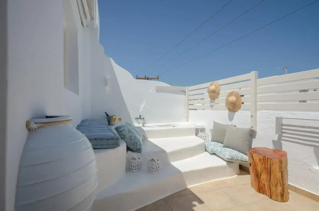 Outdoor Jacuzzi Double Suite (full double bed)
