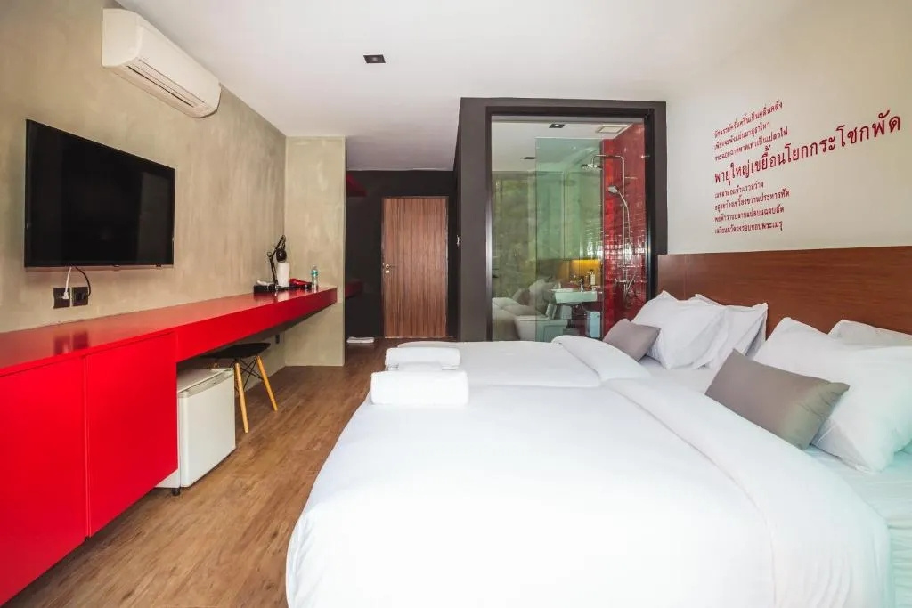 Deluxe Double room with pool view (twin beds)