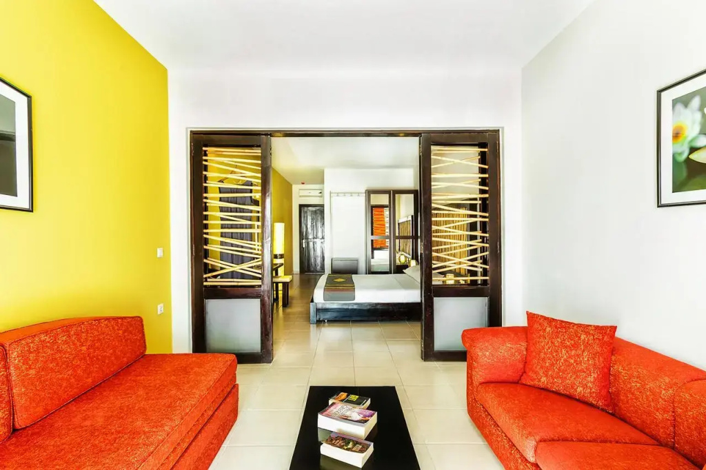 1 Bedroom Quadruple Family room with garden view