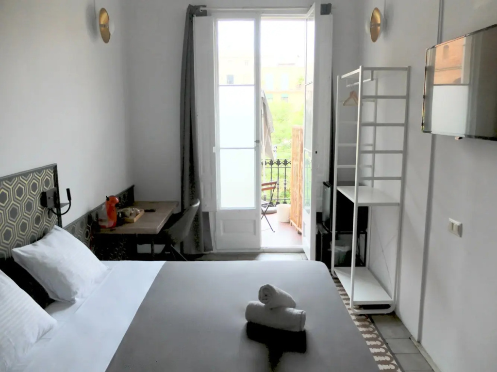 Double room with balcony (full double bed)
