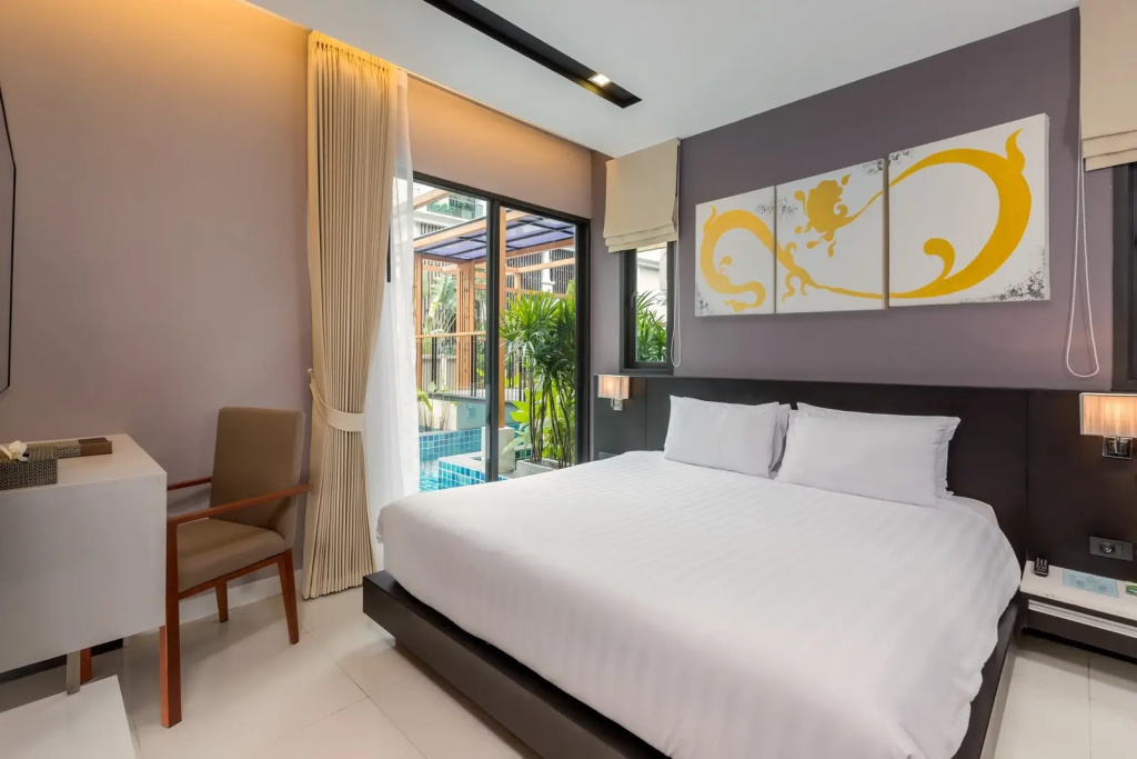 Pool Access Double Junior Suite (full double bed)