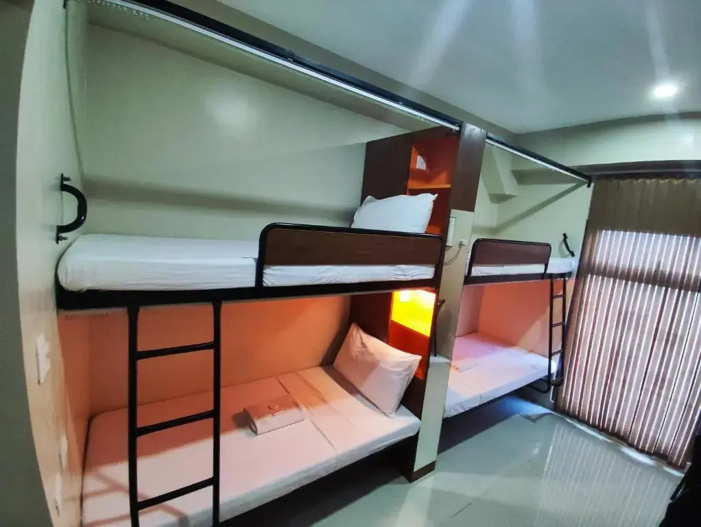 Econopad Quadruple room