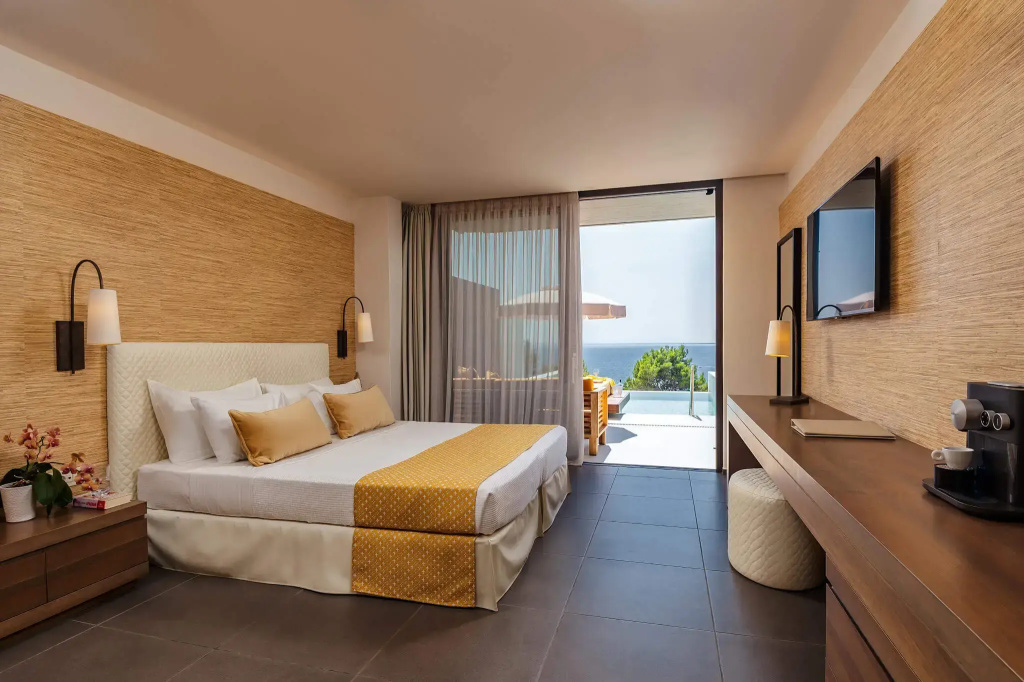 Infinity Pool Double Suite (full double bed)