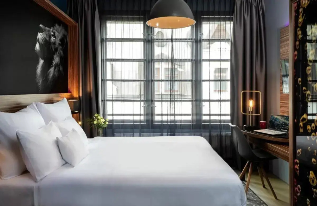 Down to Earth Double room (full double bed)