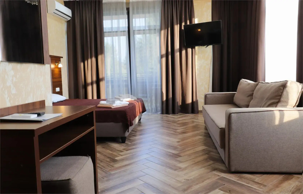 Standard Plus Double room with balcony (full double bed)