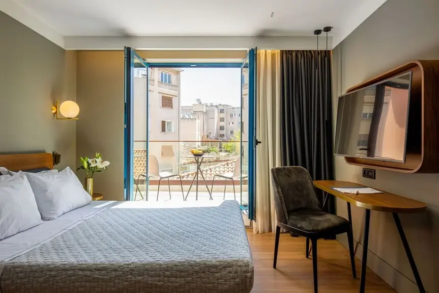 Double Junior Suite with balcony (full double bed)