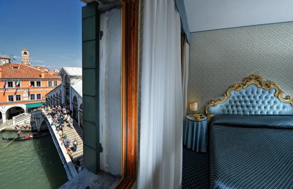 Double room with Grand canal view (full double bed)