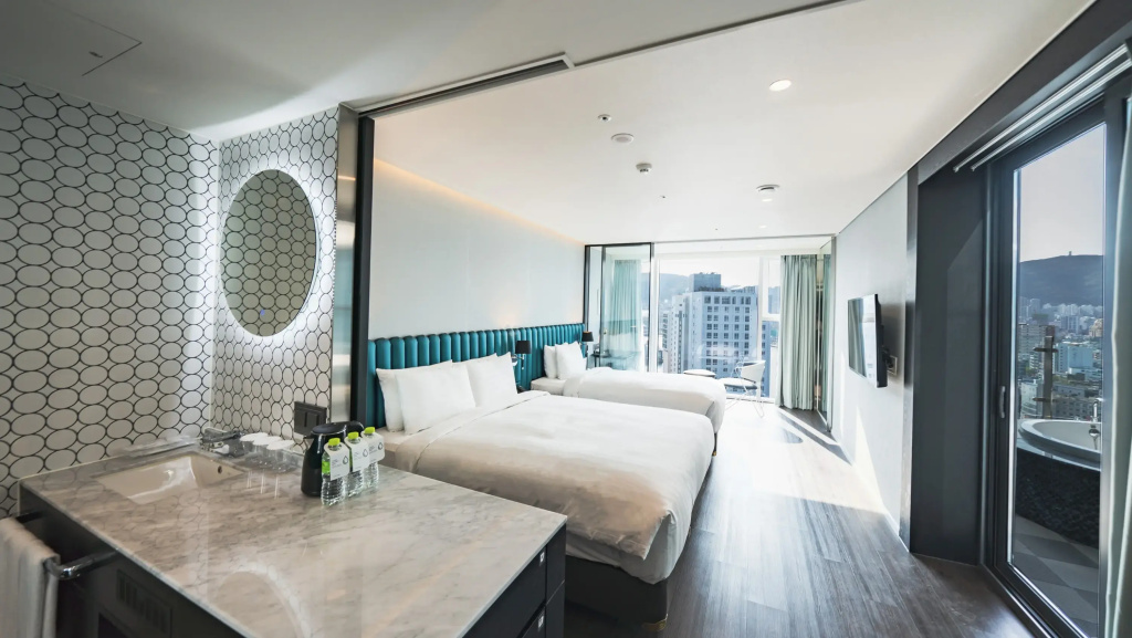 Standard Terrace Family room with ocean view