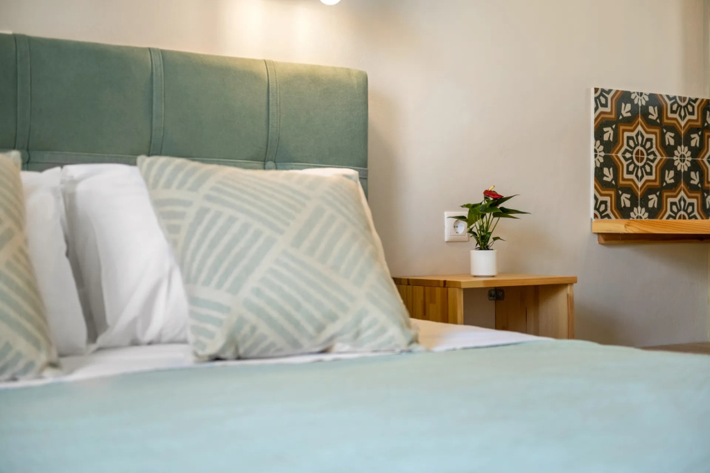 Deluxe Rooftop Double room with sea view (full double bed)