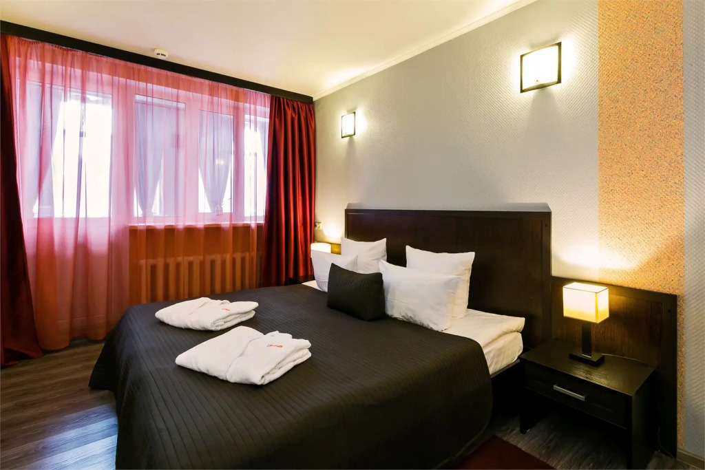 Double Suite full double bed