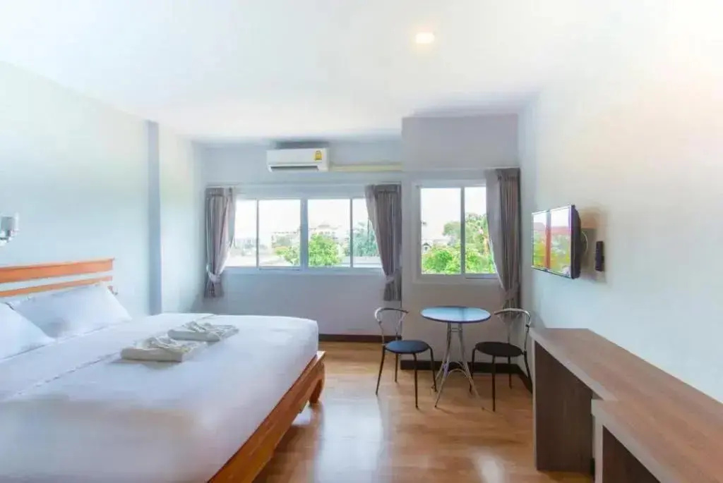 Deluxe Double room (full double bed)