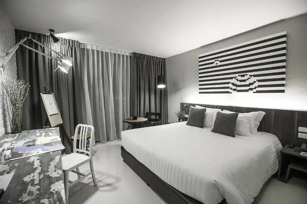 Exclusive Op Art Gallery Double room (full double bed)