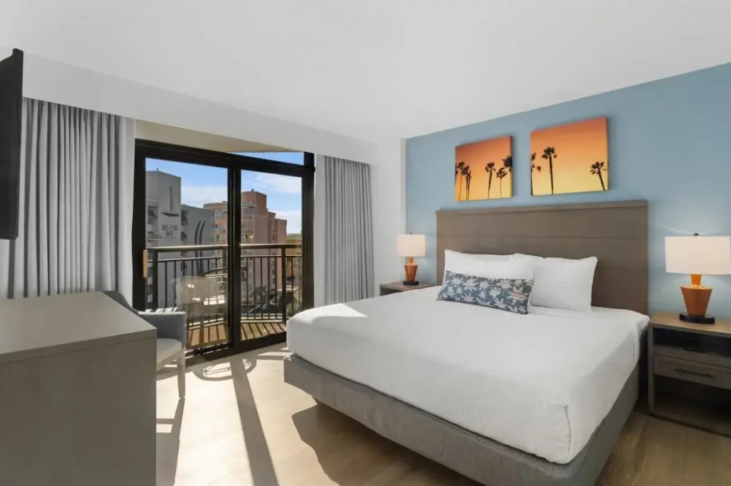 3 Bedrooms South Tower Deluxe Condo with partial ocean view