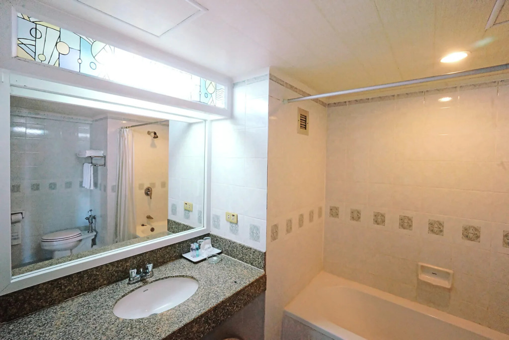 Двухместный номер Standard с частичным видом на море 2 отдельные кровати в Pattaya Park Beach Resort