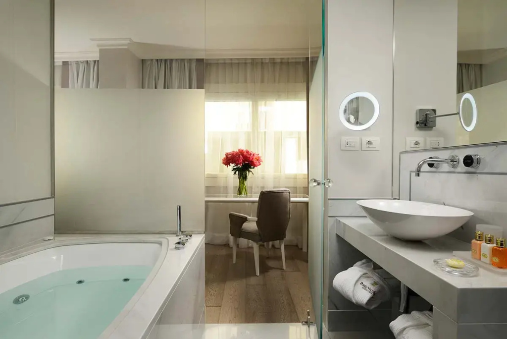 Executive Double Suite (full double bed)