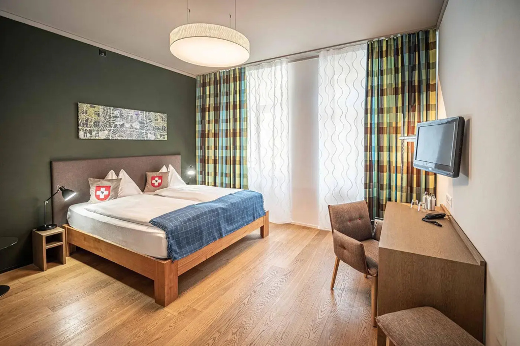 L Double room (twin beds)