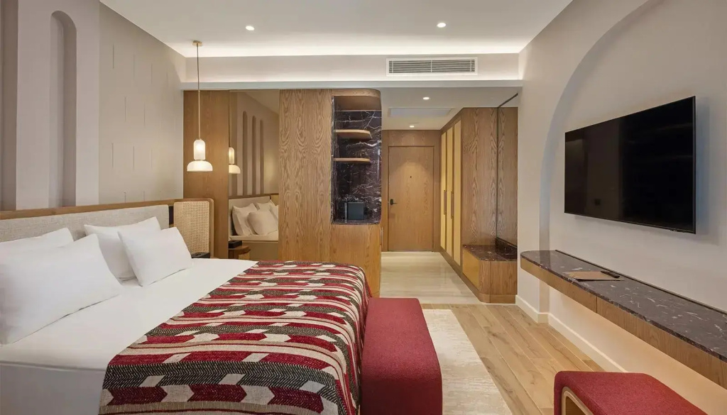 Deluxe Jacuzzi Double Suite (full double bed)
