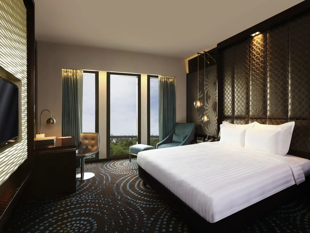 Presidential Double Club Suite full double bed