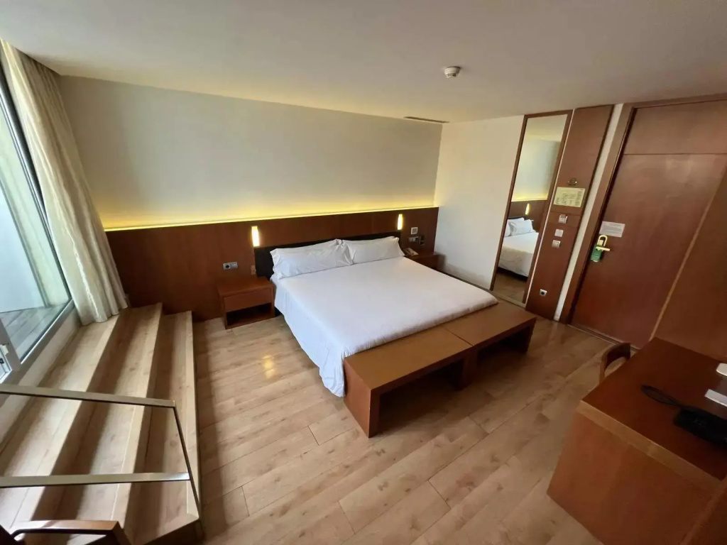 Deluxe Double room (full double bed)