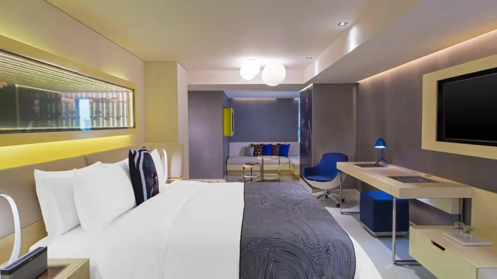 1 Bedroom Cool Corner Double Suite with city view (full double bed)