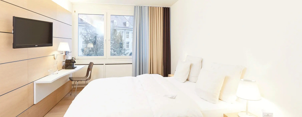 Backyard Charming Double room (full double bed)