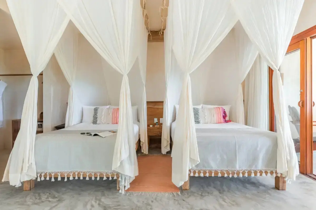 Beach Level Double Junior Suite oceanfront (twin beds)