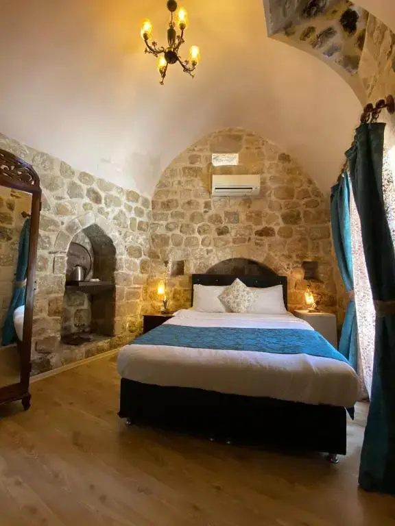 Double room (full double bed)