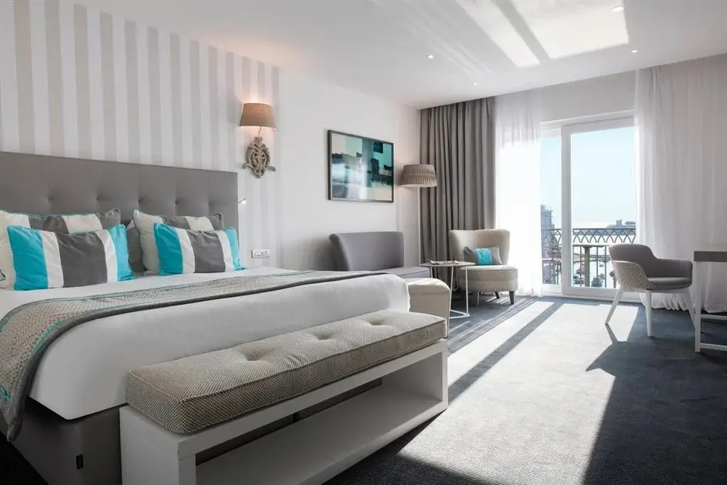 Double Junior Suite with sea view (full double bed)