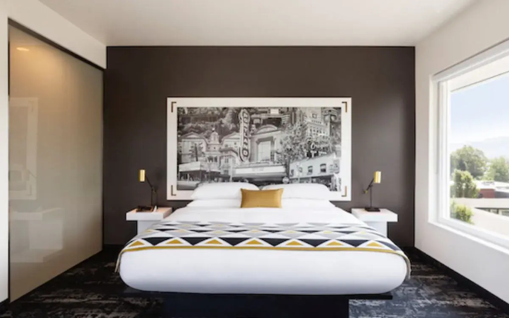 Double The XL - Corner Suite (full double bed)