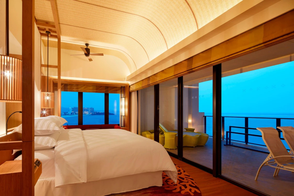 Double Sunset Suite South Tower with balcony and with ocean view full double bed