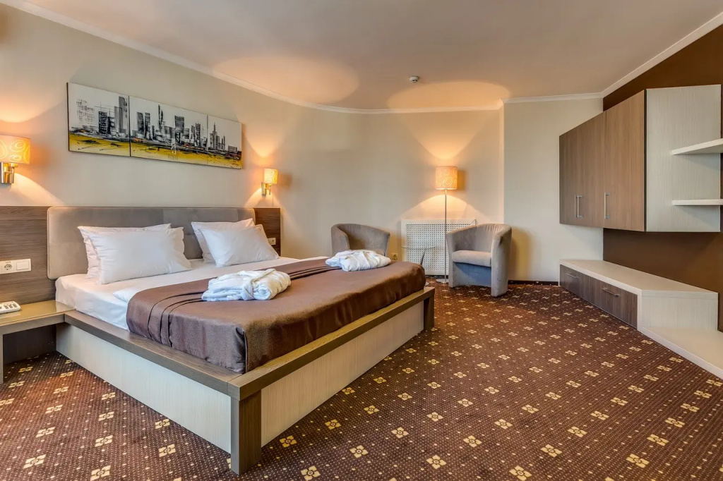 Double Suite (full double bed)
