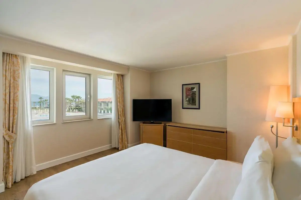 Double Suite with sea view (full double bed)